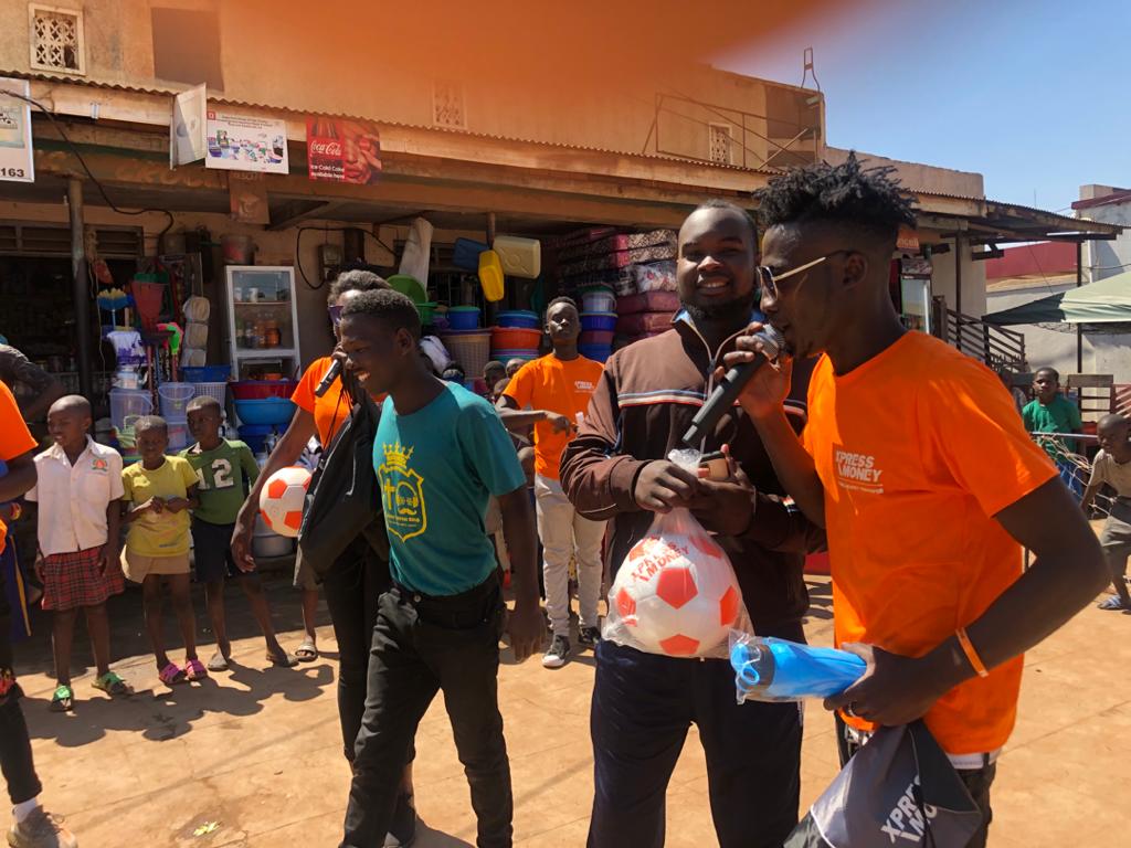 Ryer15's tweet photo. Day 4 of the @Xpress_Money roadshow in Kampala. And the crowds just keep growing. Watch out for that ORANGE truck and the goodies that keep coming your way
@fooodzilla @rahulkaykay @BenedictKotonya 
#XpressMoneyLCFC #xpressmoney #LCFC #Uganda https://t.co/Jk6bie8hwt