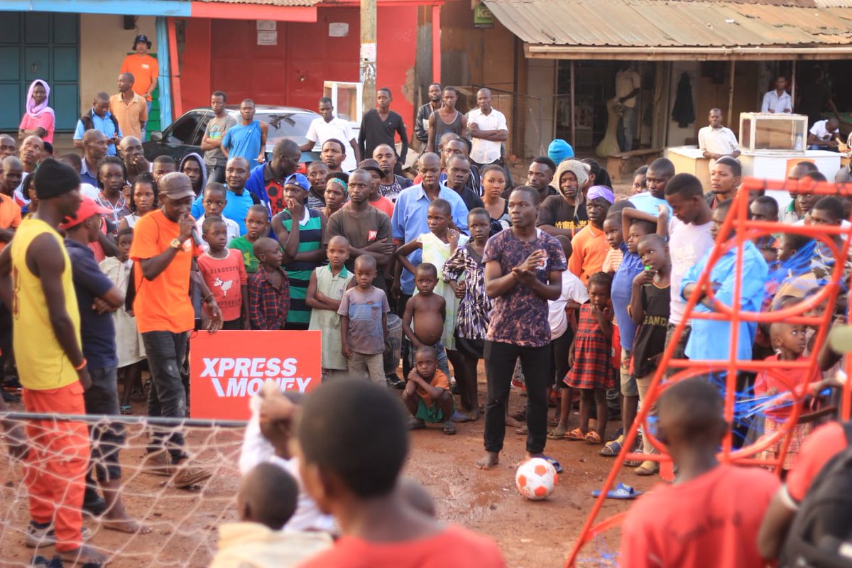 Ryer15's tweet photo. Day 4 of the @Xpress_Money roadshow in Kampala. And the crowds just keep growing. Watch out for that ORANGE truck and the goodies that keep coming your way
@fooodzilla @rahulkaykay @BenedictKotonya 
#XpressMoneyLCFC #xpressmoney #LCFC #Uganda https://t.co/Jk6bie8hwt