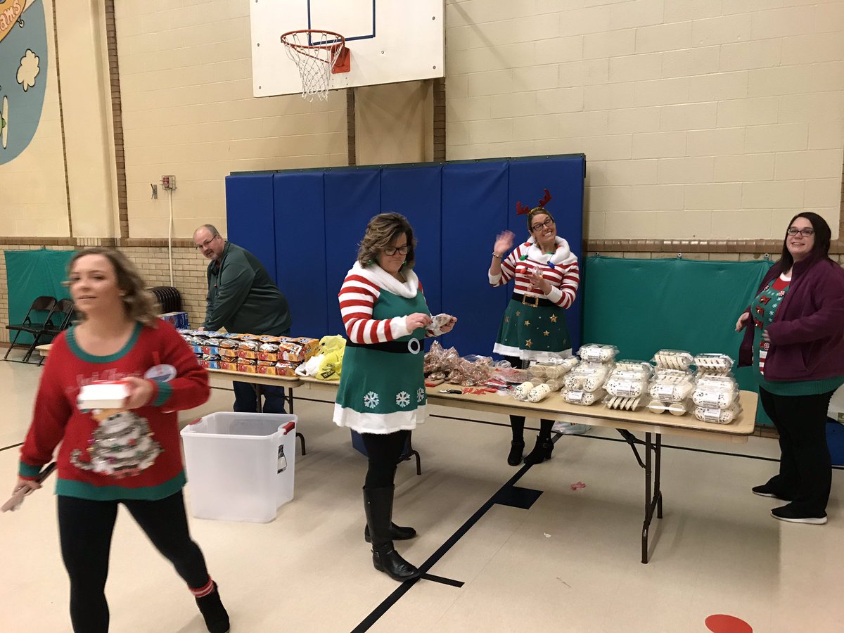 adamselemfwcs's tweet photo. Soooo incredible people from @3Riversfcu are here to hand out these AMAZING gifts!! Thank you to the @TheMadAnts, as well, for the toy donation!! Here we go!! More pics to come! @FWCommSchools https://t.co/QvyIiiB4dw