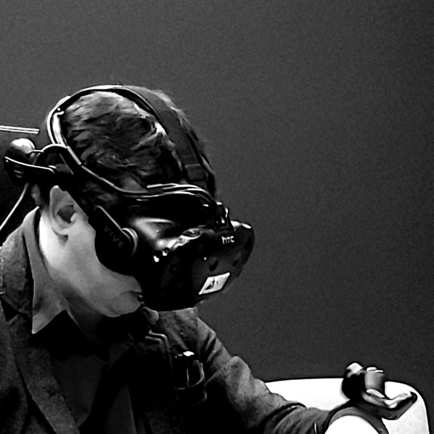 vrlab_ippas's tweet photo. Testing eyetracking app 4 cinematic vr #VRLabPsychPAN &amp; #OPI thx Daniel &amp; Pawel https://t.co/tmZ42AWXDw