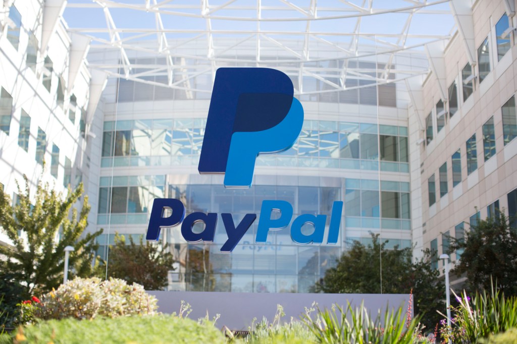 TechCrunch's tweet photo. PayPal completes GoPay acquisition, allowing the payments platform to enter China https://t.co/ZJ1pGY0FxO by @sarahintampa https://t.co/2h879NP34U