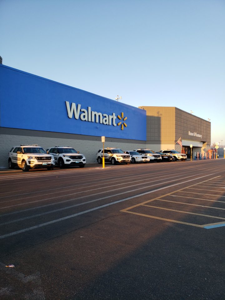 Farmington R7 is thankful for Shop with a Cop! Thank you to local enforcement for helping to make Christmas brighter for students! #TheKnightWay