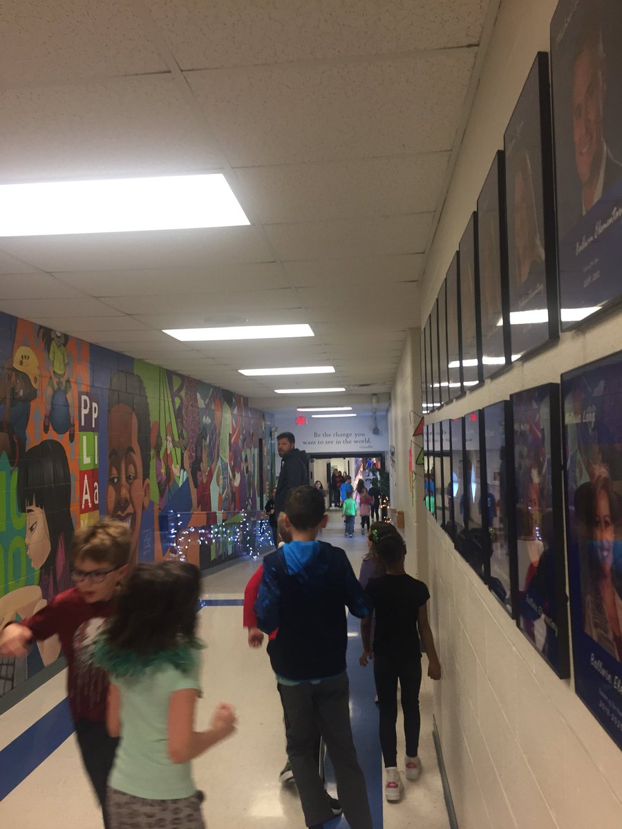 SaglePrin's tweet photo. Nothing like starting the day with a “run the halls” event #RRRM #bestPEteachersever
@Ballwin_PE @BallwinElemAP https://t.co/dTKa4j2HCE