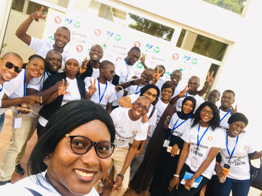SalimatouTraor5's tweet photo. L'académie du Leadership du Mali 
Continue jusq'au 21 Décembre. 
Les jeunes maliens ont besoin d'être bien formés sur le leadership transformationel pour apporter le changement. 
#initiativeLED
#JEUNESSE MALIENNE https://t.co/1sZXr6ODJr