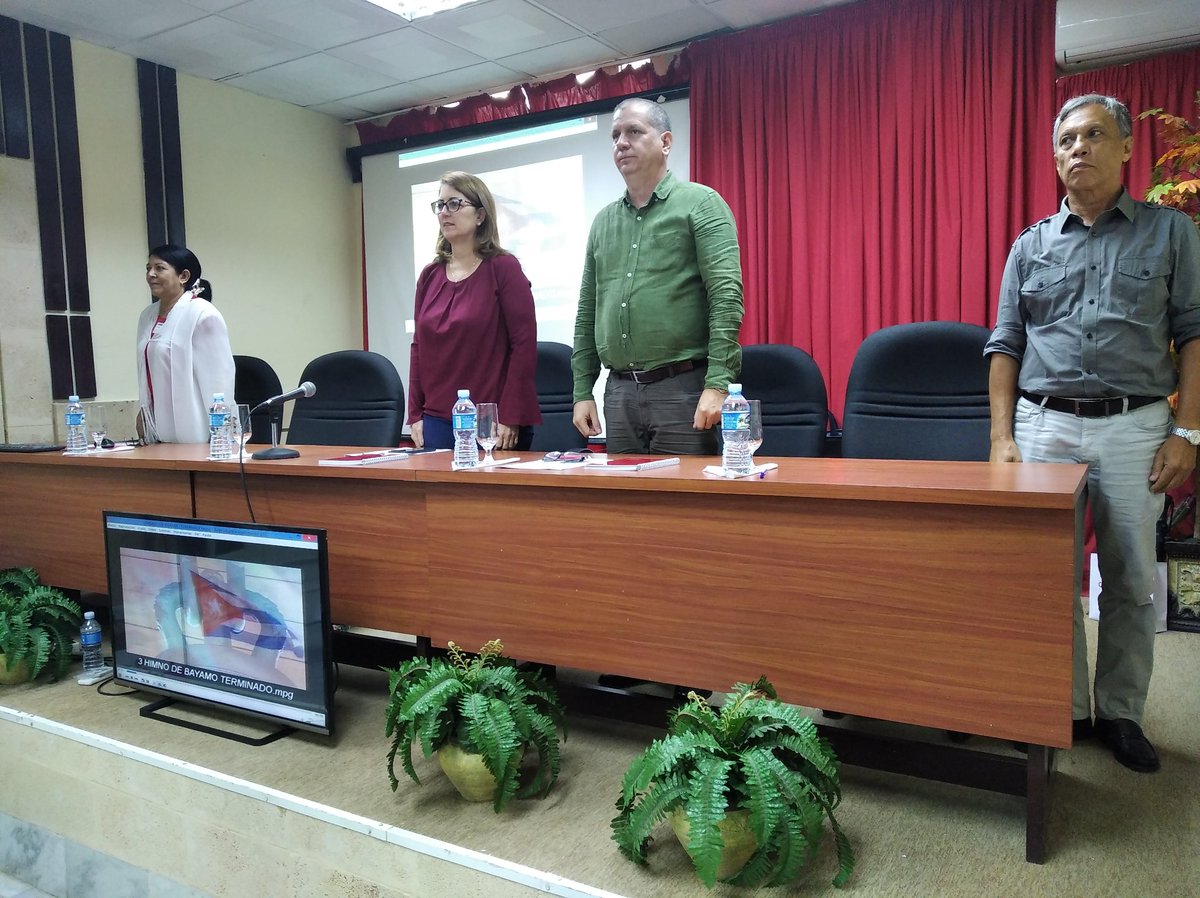 CombiomedC's tweet photo. Se realiza en el día de hoy la reunión de Balance de Cuadros de @CombiomedC con la apresencia de @MaydaMauriBCF acto que comienza con las palabras de nuestro Comandante #Fidel. https://t.co/cfiC7F16lf