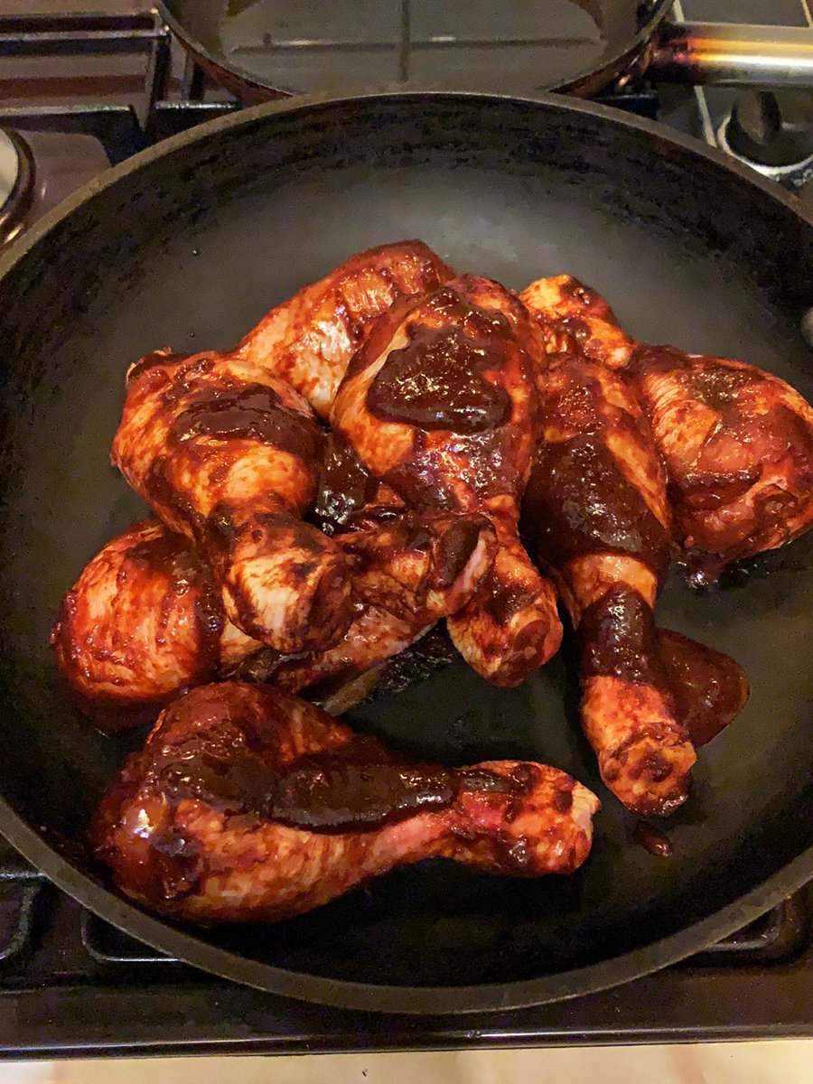 kitchnwtchngirl's tweet photo. Beer Chicken 🍗 Drumsticks with an Asian marinade, a quick and easy weeknight or anytime meal just for those busy days- #beerchicken #chickenbeer #chickenandbeer #asianflavours #hotandspicy #beerchickenlegs #dinnerrecipes #easydinner #simplemeals #onepanmeal #slowcookermeals https://t.co/qnFeGChHmx