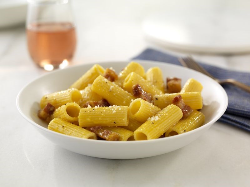 Cozy rigatoni #carbonara, aka the 1st item in our Cold Weather Survival Kit. 😀 #BarillaCollezione

Get the recipe! ow.ly/sDBX50xzJpO