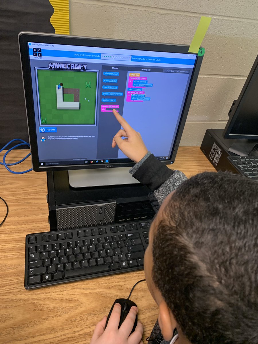 MattWeston13's tweet photo. Walton Elementary is our last stop on the PG Tech Field Day tour. The students are up and coding. They are doing some amazing collaborative coding to finish their Minecraft challenges. ##pgtechday @Minecraft @PlayCraftLearn https://t.co/HPgRRmA4Qf