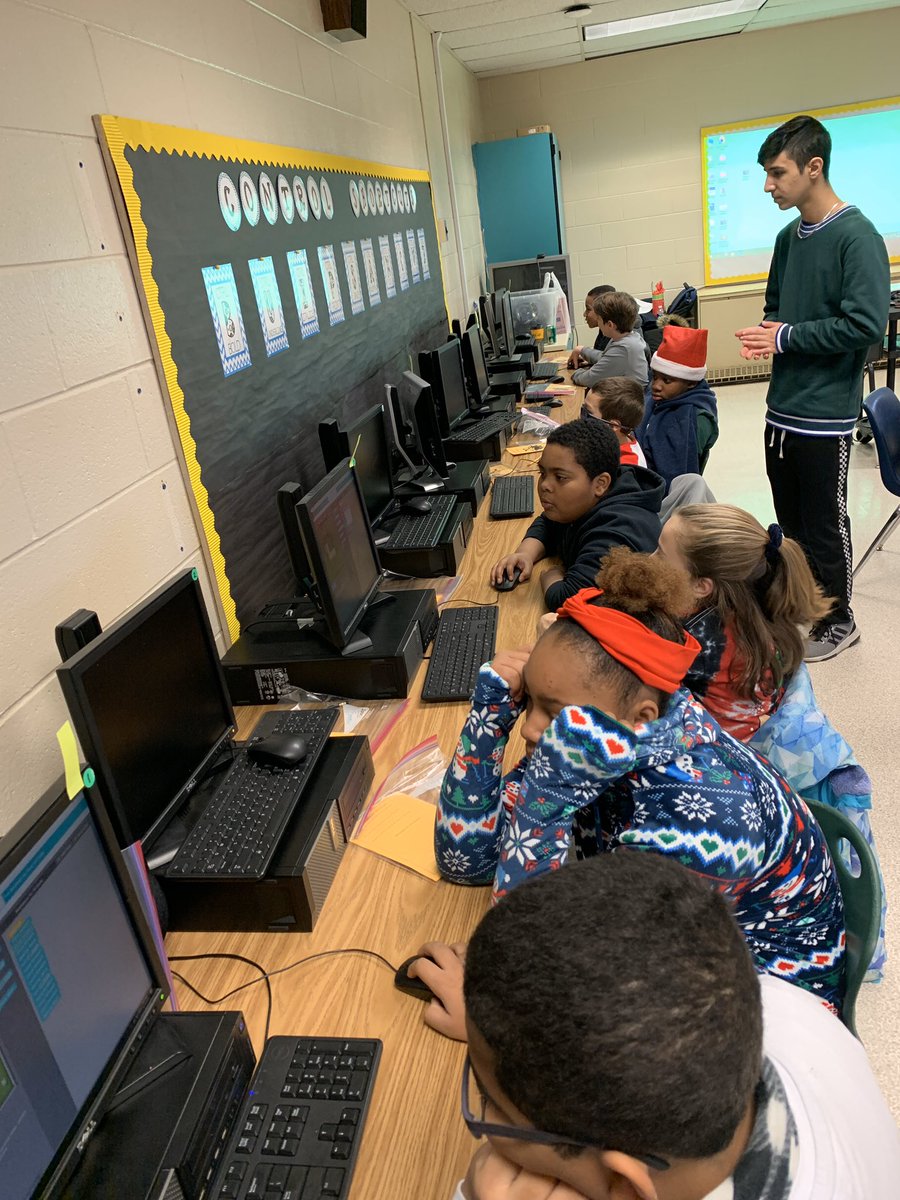 MattWeston13's tweet photo. Walton Elementary is our last stop on the PG Tech Field Day tour. The students are up and coding. They are doing some amazing collaborative coding to finish their Minecraft challenges. ##pgtechday @Minecraft @PlayCraftLearn https://t.co/HPgRRmA4Qf