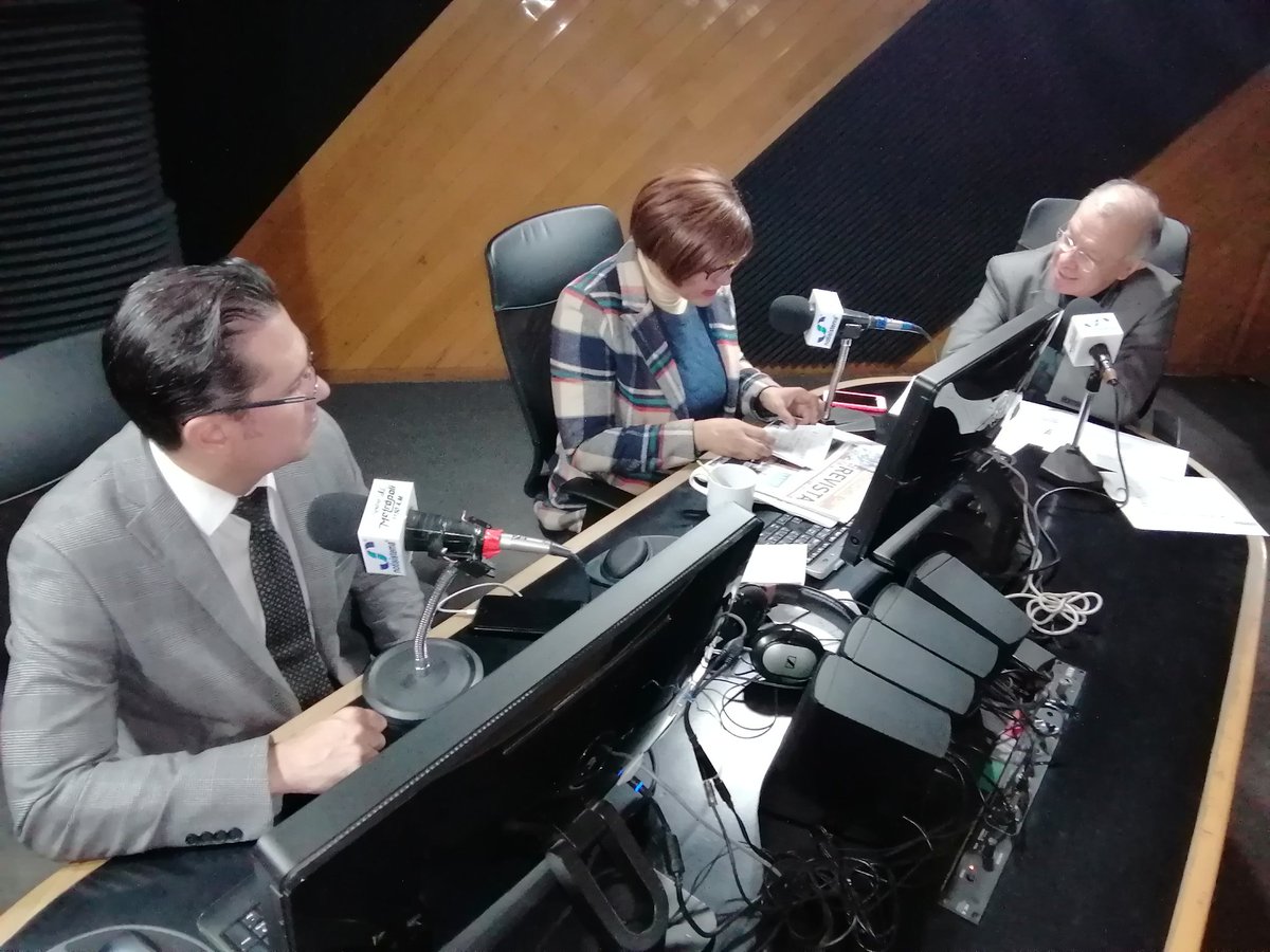 TrasplantesJal's tweet photo. #EnVivo en cabina de @Notisistema con @MarioMunoz_  y @torreszam Dr. Francisco Monteón Ramos, titular del #CETOT, hablando sobre los trasplantes y donación de órganos y tejidos en #Jalisco. https://t.co/pkZIbV8sKm