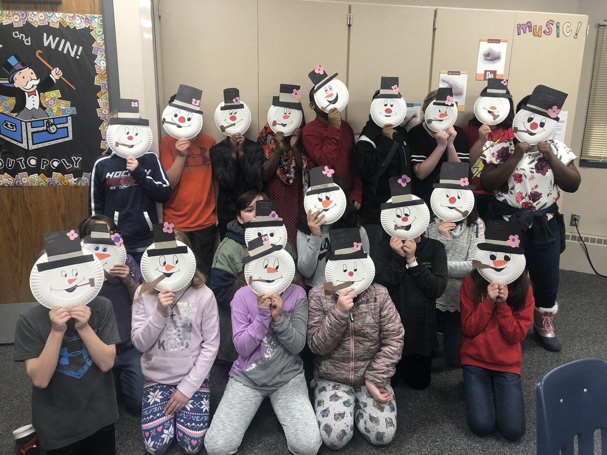 SpiceySpanish's tweet photo. Frosty la muñeca de nieve.  5th grade fun!!  @MrsThierysClass @CenturyGF #trailblazeon https://t.co/pkkGLugGL7