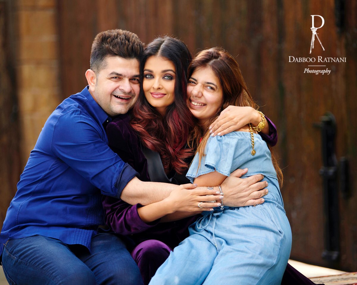 Dabboo Ratnani Studio (@dabboo) on Twitter photo #Btswithdabboo 📸❤️🗓 Aishwarya Rai Bachchan with <a href="/DabbooRatnani/">Dabboo Ratnani</a> and <a href="/ManishaDRatnani/">MANISHA DABBOO RATNANI</a> #25yearsofdabbooratnani #dabbooratnaniphotography #behindthescenes #dabbooratnani #manishadratnani #dabboo #ratnani #BTS <a href="/Dabboo/">Dabboo Ratnani Studio</a> #dabbooratnanicalendar #aishwaryarai #aishwaryaraibachchan #Btswithdabboo 📸❤️🗓 Aishwarya Rai Bachchan with <a href="/DabbooRatnani/">Dabboo Ratnani</a> and <a href="/ManishaDRatnani/">MANISHA DABBOO RATNANI</a> #25yearsofdabbooratnani #dabbooratnaniphotography #behindthescenes #dabbooratnani #manishadratnani #dabboo #ratnani #BTS <a href="/Dabboo/">Dabboo Ratnani Studio</a> #dabbooratnanicalendar #aishwaryarai #aishwaryaraibachchan