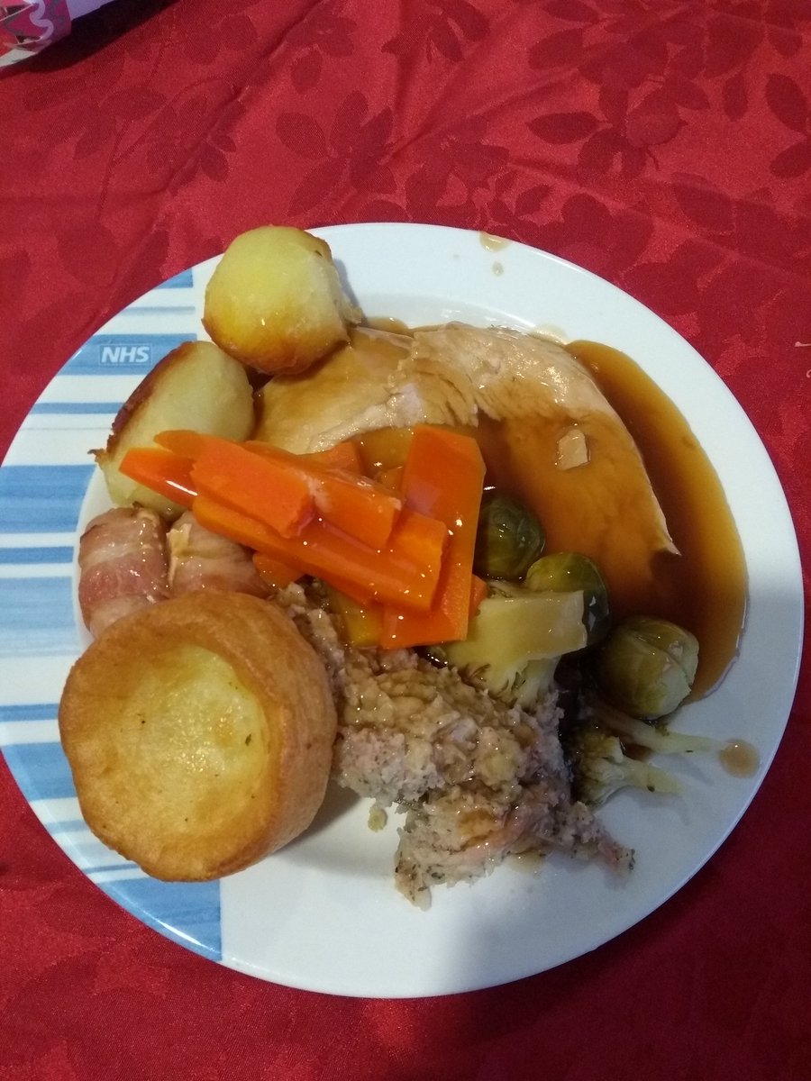 Pine ward Christmas meal, the 3rd and final meal of the week. Food for 30 staff and patients!🎄🍽️
