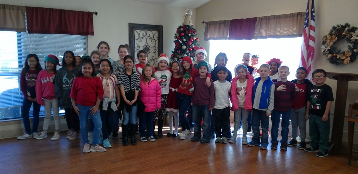 JRodriguezSISD's tweet photo. MC Club and Orfantastics teamed up and sang Christmas Carols and hand delivered Christmas cards to the residence at Hacienda Oaks. @VogelESISD #vogelproud #teamseguin #MatadorFamily https://t.co/cuwzEcwB1v