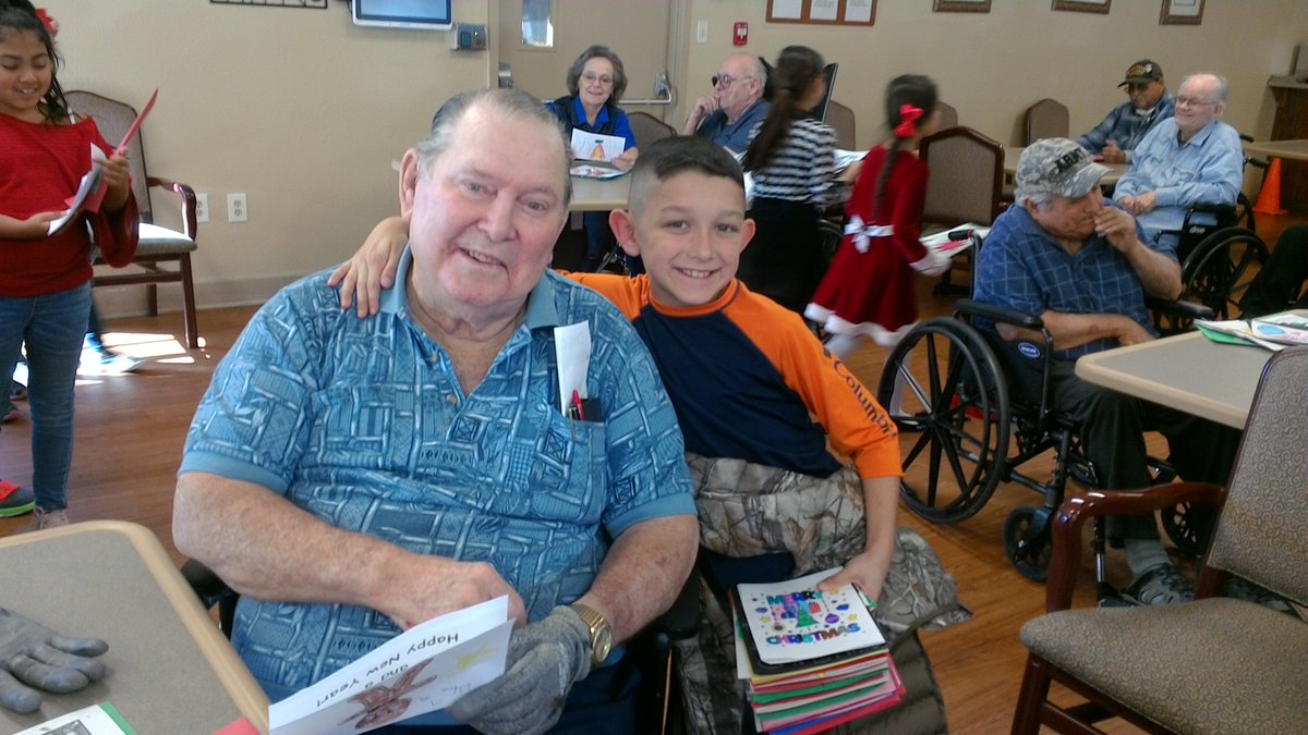JRodriguezSISD's tweet photo. MC Club and Orfantastics teamed up and sang Christmas Carols and hand delivered Christmas cards to the residence at Hacienda Oaks. @VogelESISD #vogelproud #teamseguin #MatadorFamily https://t.co/cuwzEcwB1v