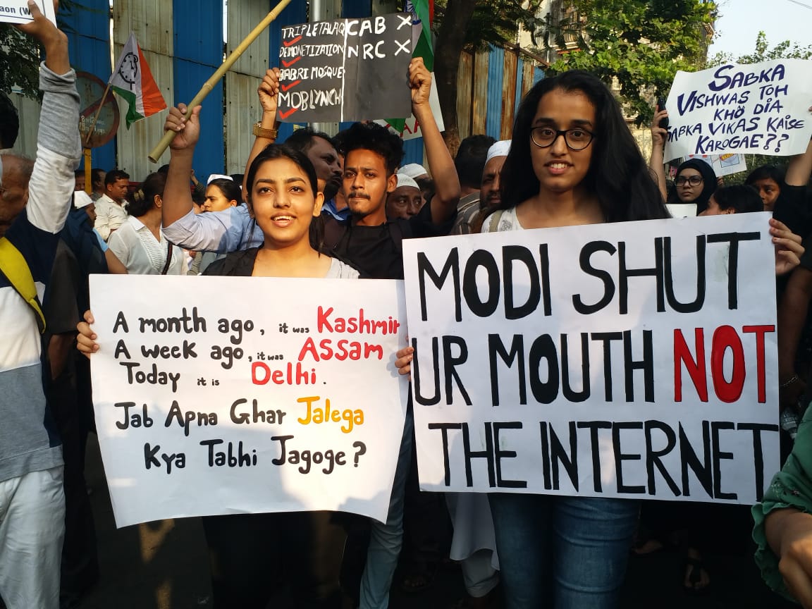 Abhay2807's tweet photo. Modi's achievement @narendramodi @AmitShah @BhimArmyChief  #NoToCAA #CAA_नही_चलेगा shame on Mr Modi and Amit Shah country is burning  this shows your  rites and intentions  @Ram_Guha @Akash_2511 @naukarshah https://t.co/t0h8QncF1B