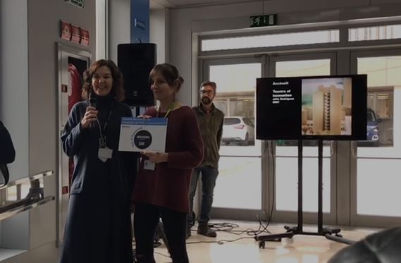 Biosensors_IBEC's tweet photo. Hoy, la Dra. Júlia Rodríguez-Comas (@purkinje031), ha ganado el segundo premio del concurso de fotografia del @PCB_UB, con esta foto titulada "Towers of innovation". Felicitats! #morethanscience #notonlyscience #artandscience https://t.co/rkIZR5nS75