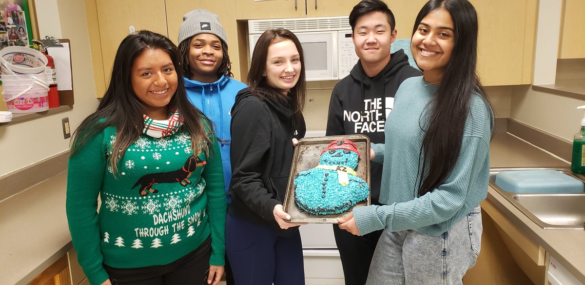 BenagesLisa's tweet photo. cake decorating! https://t.co/AxhpBWIsi0