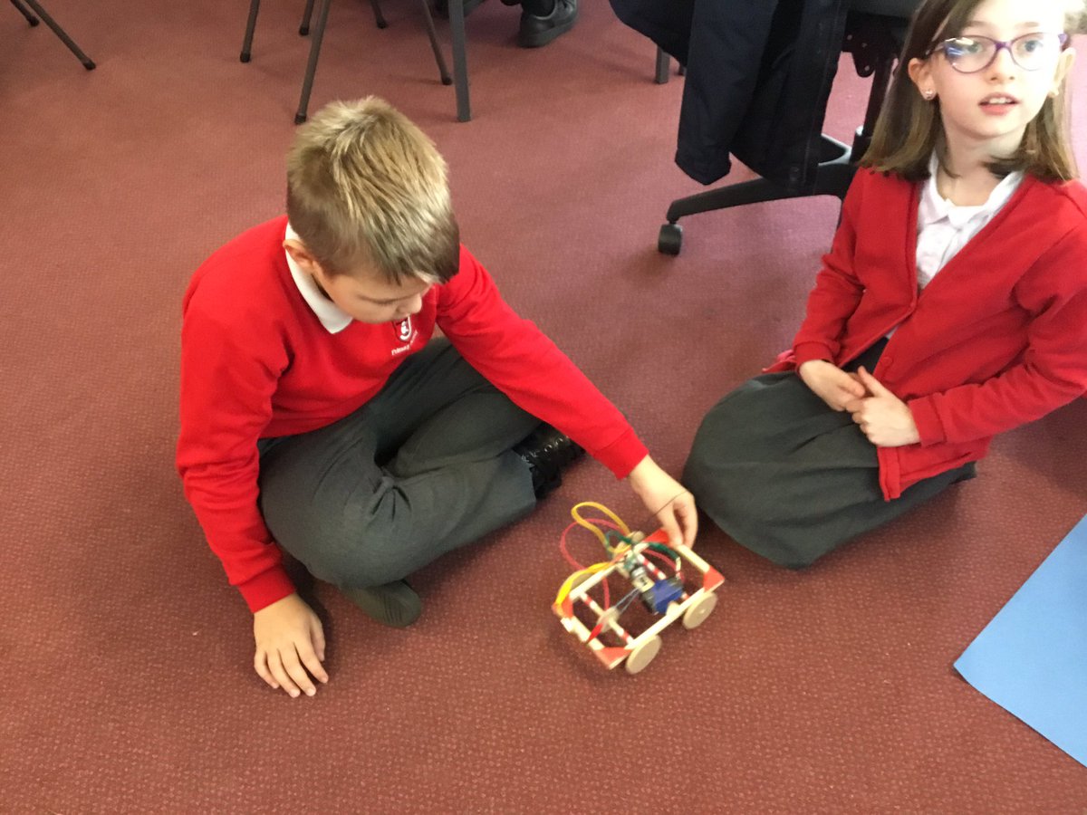 TJPrimary's tweet photo. ๐
It has been D&T week in Year 4! The children have been busy designing and manufacturing motorised sleighs, applying their knowledge of electrical circuits and learning some new skills too... #TJDT #TJTheme https://t.co/W7cuCPuJnN