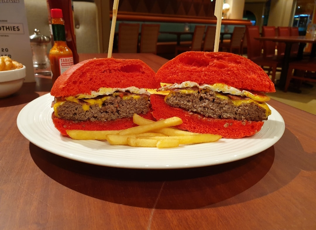 DannReview's tweet image. Beetroot bun with grilled angus meat ! A lovely burger day 🍔🤩🍔🎆 @imgworlds

#burgerholic
#burgermania
#burger
#burgerday
#dxb