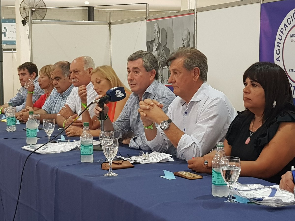 SindicatoDSalud's tweet photo. #AHORA 🗣 @vascozubieta junto a 🗣 Luis Franco #apertura del  Plenario de Delegados y Congresales del @SindicatoDSalud  en el Complejo 8 de Marzo https://t.co/2d4naMbpAV