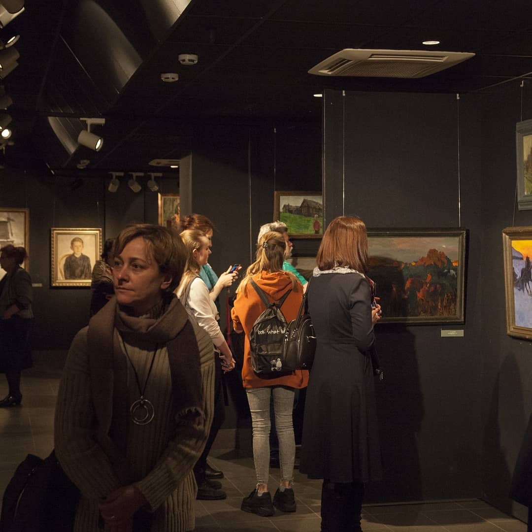 В Академии акварели и изящных искусств С. Андрияки открылась выставка «Великое искусство Аркадия Пластова», экспозиция которой охватила свыше 400 работ мастера из собрания семьи художника и музеев, включая Государственную Третьяковскую галерею и РОСИЗО: rosizo.ru/events/event/1…