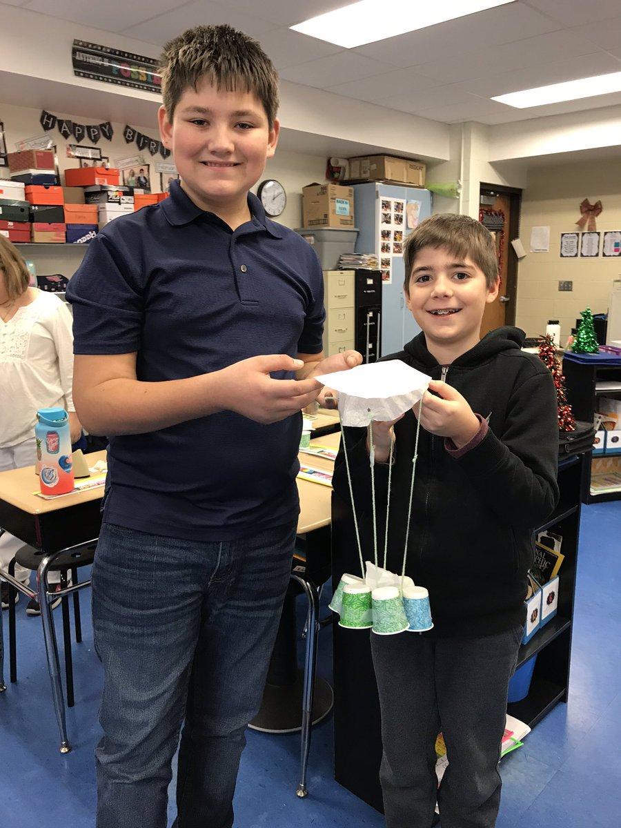 Saving Santa with parachutes! These kiddos worked together and saved Santa! 🎅🏻 #fawnarearocks #@FawnArea