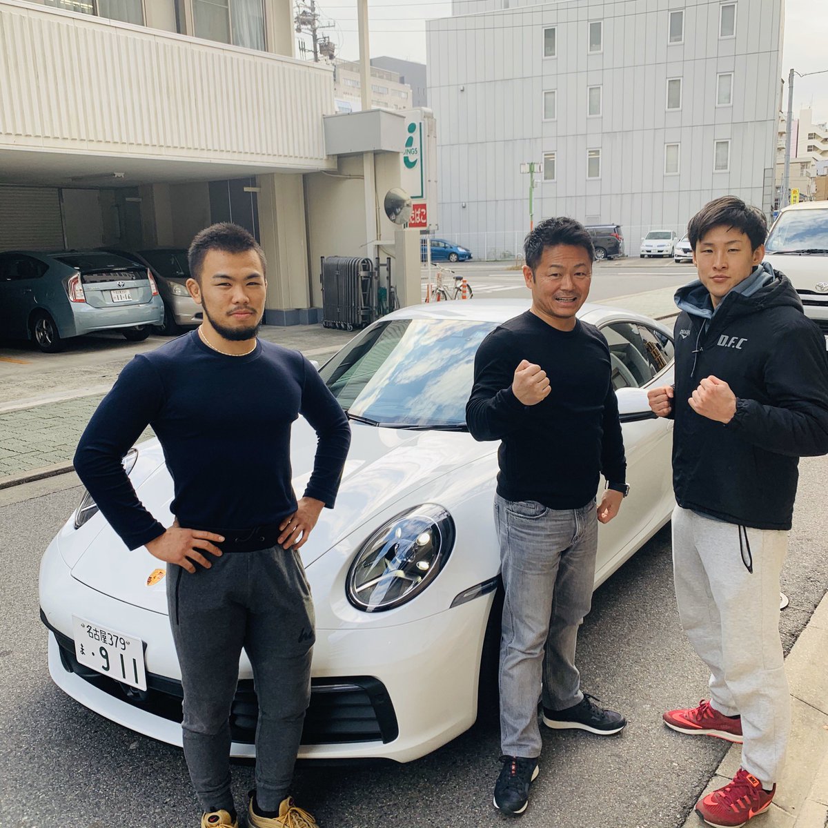 Alive代表 鈴木陽一 俺と同い年で Aliveや加藤久輝のスポンサーをしてくれている株式会社ユキ商事の松下社長が ポルシェ 911を買ったので見せに来てくれた 俺達 昭和40年男 はスーパーカー世代 俺もポルシェ派だったなぁ 昭和40年男 スーパーカー世代