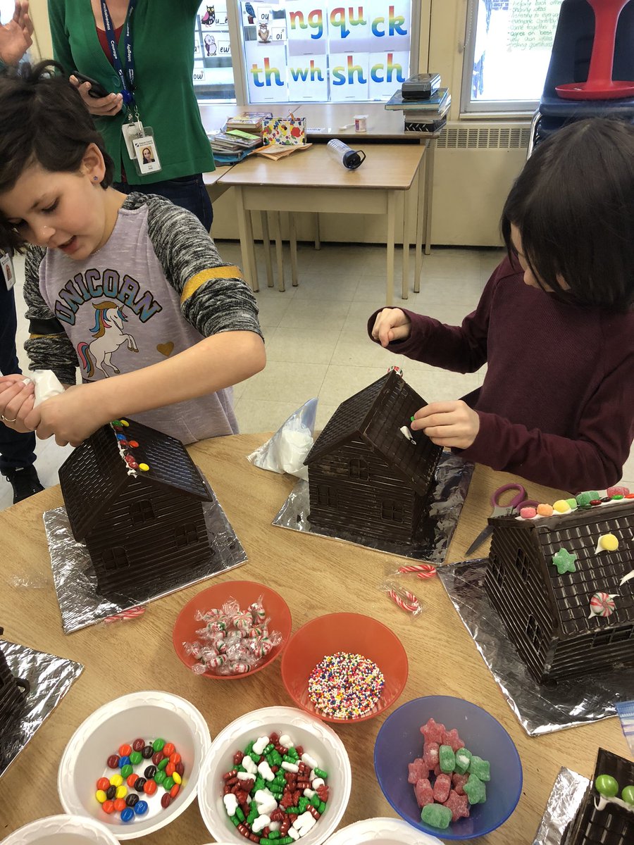 OspreyCentralVP's tweet photo. Our incredible Mrs Francois made chocolate houses for the kids to decorate! Only fun times in Social Skills!! Thank you Francois you are brilliant #chocolatehouses #SoGrateful #festivecheer @SteeleStreetPS @SteeleStreetVP @SCDSB_Schools @hannah_francois https://t.co/5xQnXNpFHX