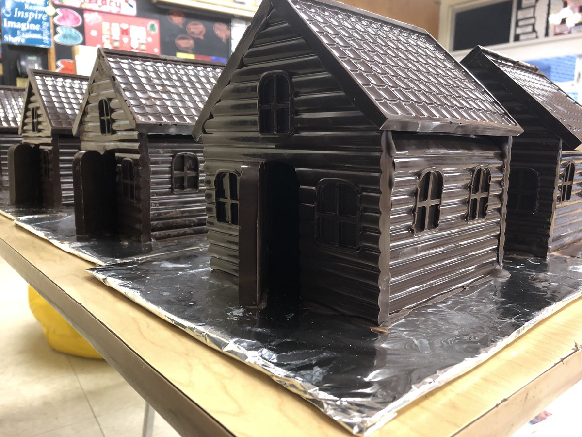OspreyCentralVP's tweet photo. Our incredible Mrs Francois made chocolate houses for the kids to decorate! Only fun times in Social Skills!! Thank you Francois you are brilliant #chocolatehouses #SoGrateful #festivecheer @SteeleStreetPS @SteeleStreetVP @SCDSB_Schools @hannah_francois https://t.co/5xQnXNpFHX
