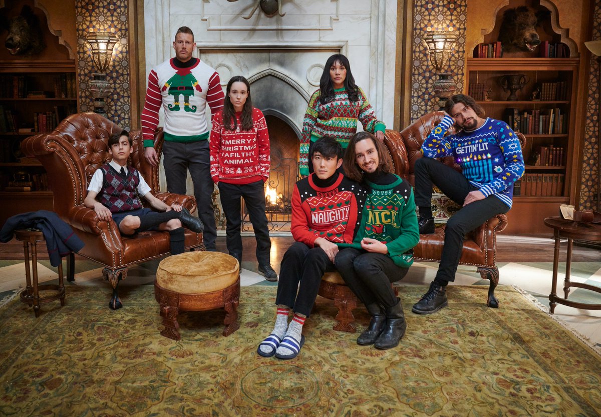 UmbrellaAcad's tweet photo. from our dysfunctional family to yours, happy holidays! 🖤 https://t.co/Tk7Pk2x7x2