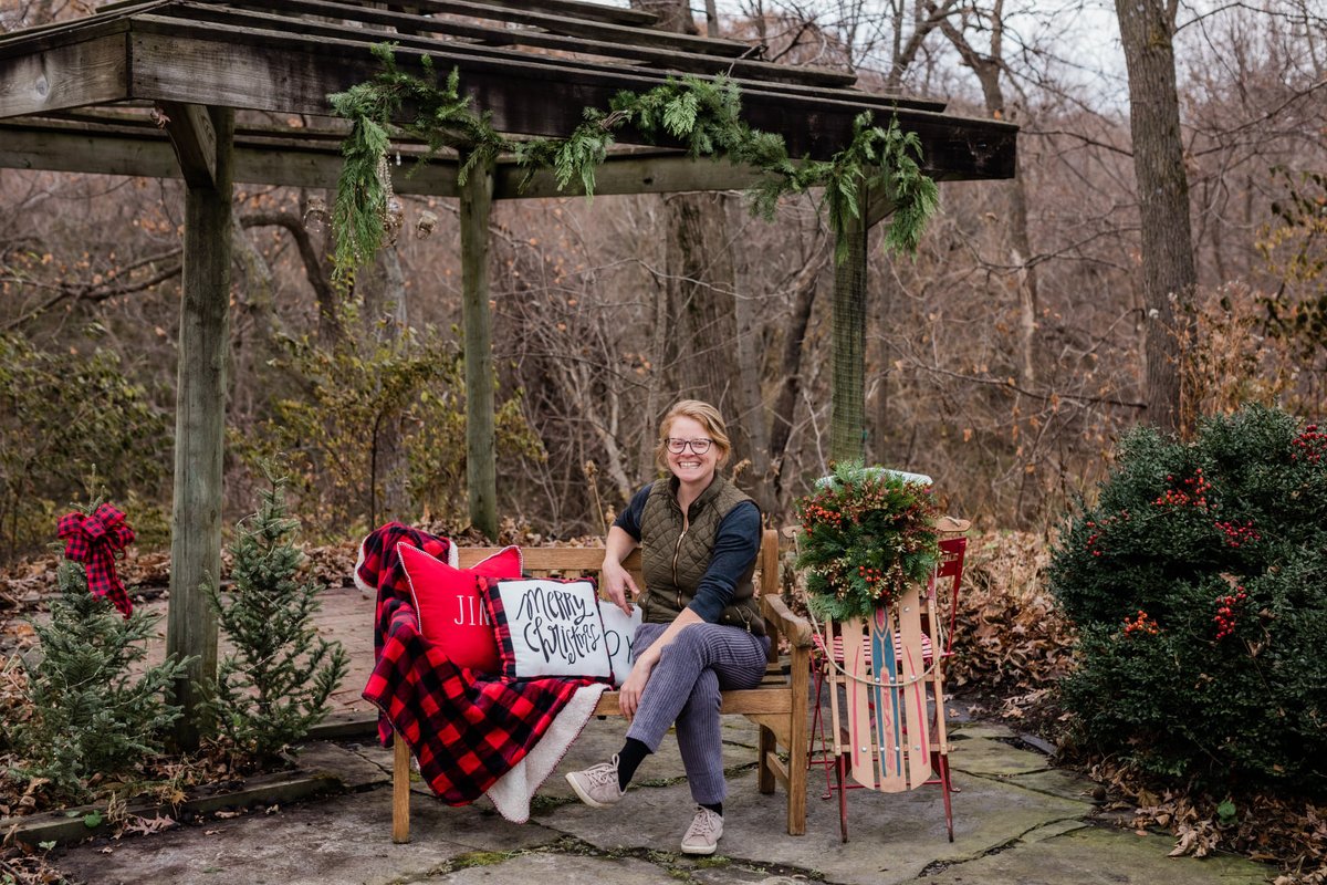 🎄Plant Life Designs will be having a pop-up shop tonight featuring mini Christmas trees, and mini wreaths from 6pm-8pm. 🎄

Join us for our Christmas party tonight! facebook.com/events/2759400…

📸Captured by Corbin Photography, LLC.

#deckthehall #catchdsm