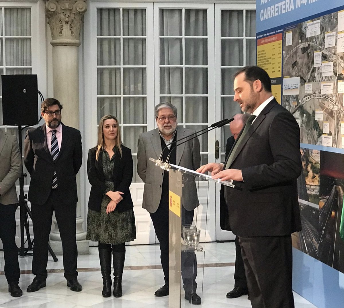 anaisabel_jc's tweet photo. Con el Ministro @abalosmeco inaugurando el tramo de la SE40, Alcalá-Dos Hermanas enlace con autovía de Cádiz. Nos posiciona estratégicamente y es clave para el futuro de #AlcaládeGuadaíra conectándonos con las más importantes vías de comunicación de Sevilla #seguimosavanzando https://t.co/XLSSaelXwZ