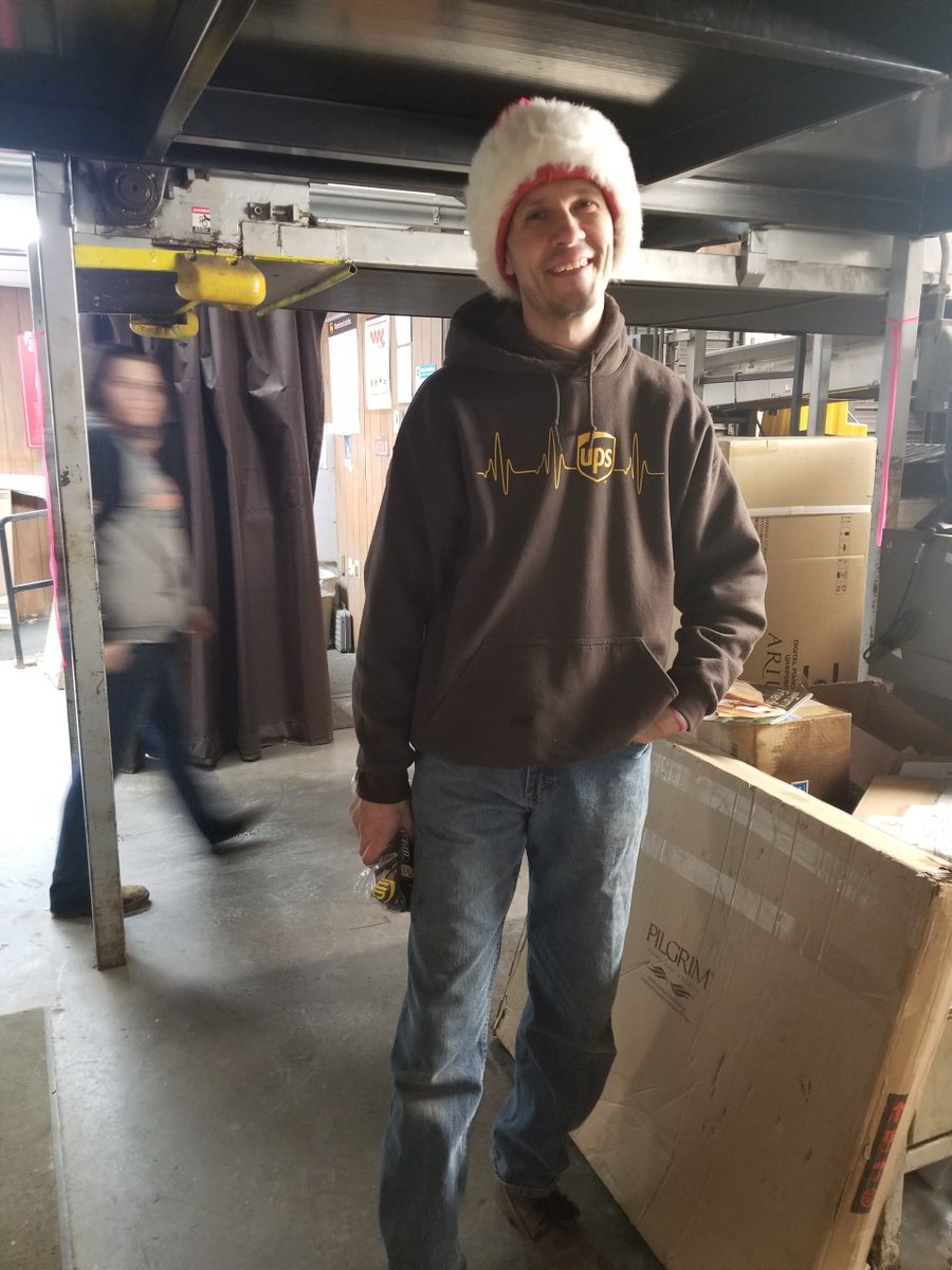 Jenmoore2018's tweet photo. 🎄#Peakhelpers Sam, Angie, Doug, Seth, Corey and his Driver John are awesome teams #SafetyFirst #PeakSeason #UPS #TogetherweAreUPS thank you for all your hard work❄️📦🚚🎄 https://t.co/Ncpo6vKVzr