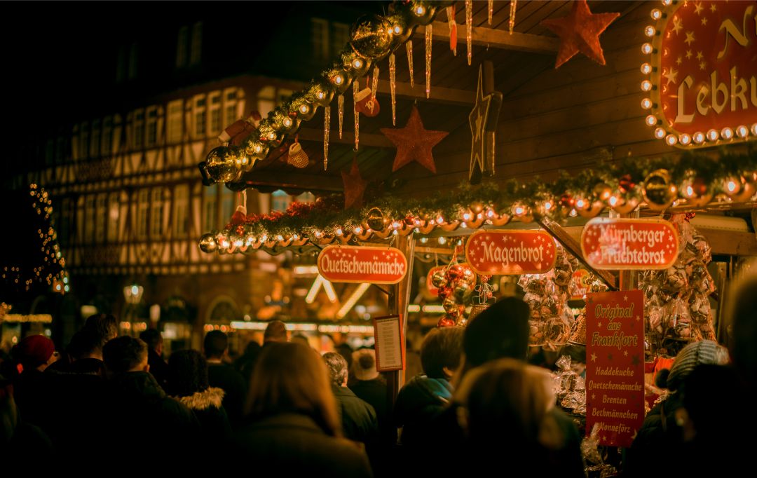 euroventure's tweet photo. Germany is best known for its Christmas markets, prompting many European countries to have their own. Many foods and decorations can be bought here, the most famous in Germany are the glass ornaments.

🎅Frohe Weihnachten🎅 https://t.co/RZKrL9pjYm