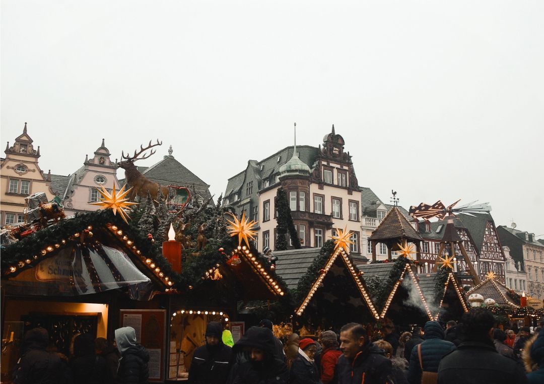 euroventure's tweet photo. Germany is best known for its Christmas markets, prompting many European countries to have their own. Many foods and decorations can be bought here, the most famous in Germany are the glass ornaments.

🎅Frohe Weihnachten🎅 https://t.co/RZKrL9pjYm