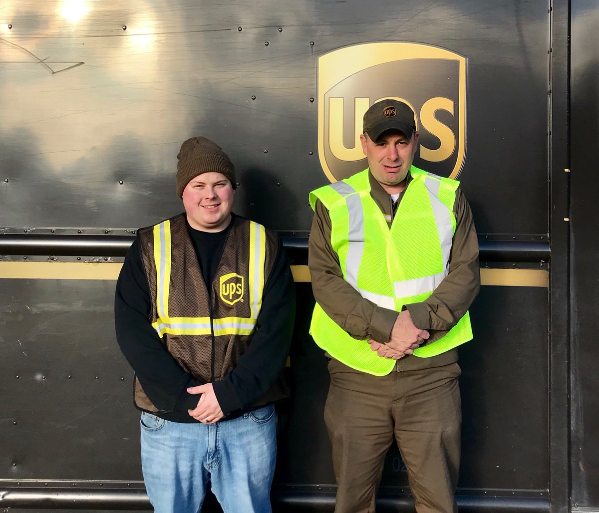 🎄#Peakhelpers Sam, Angie, Doug, Seth, Corey and his Driver John are awesome teams #SafetyFirst #PeakSeason #UPS #TogetherweAreUPS thank you for all your hard work❄️📦🚚🎄