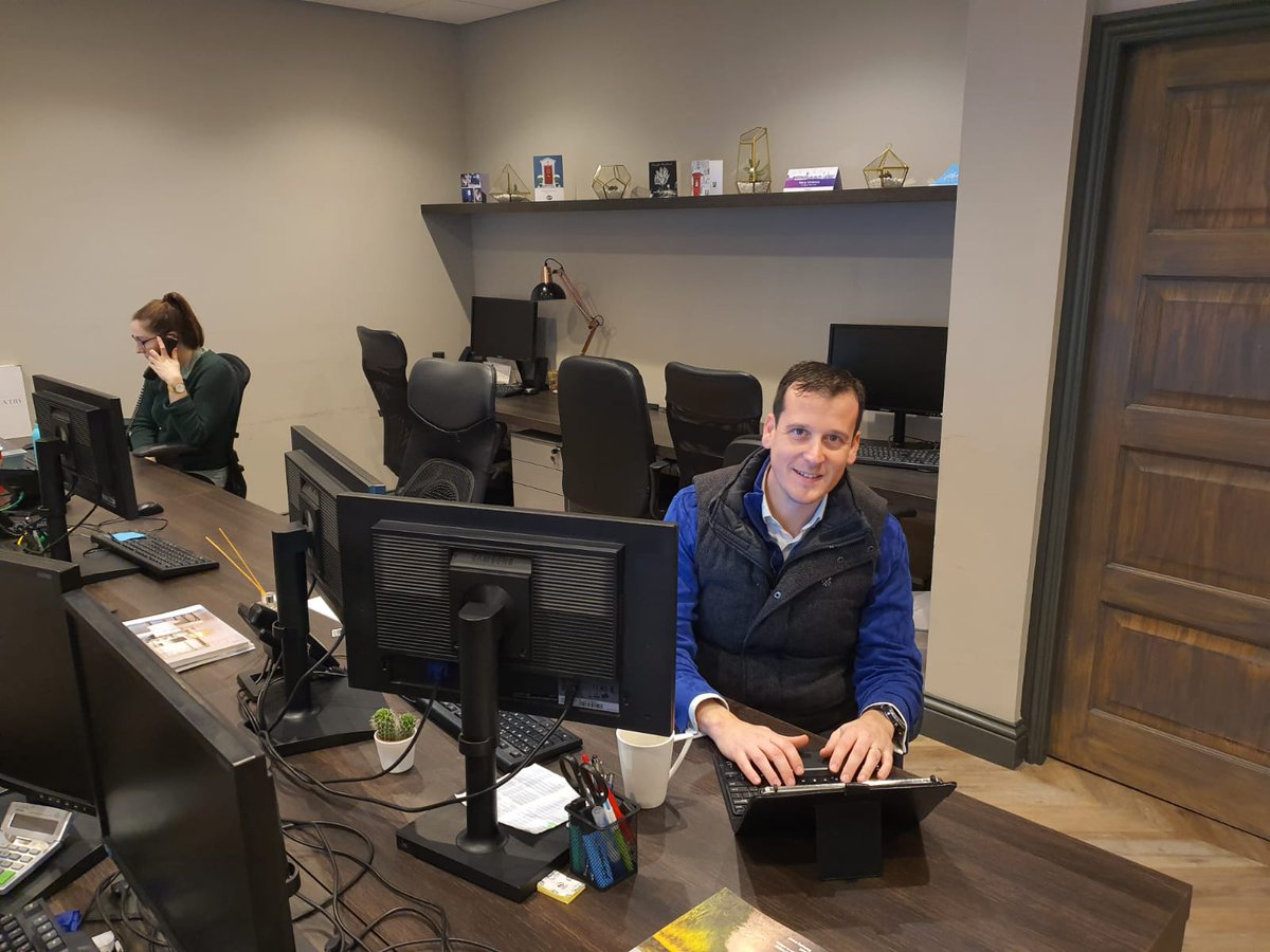 A_Redhouse's tweet photo. Alistair spent the afternoon working alongside the team in the newly refurbished office, having held meetings with London based developers in the morning. #BusinessIsGrowing #EstateAgent #LettingsAgent https://t.co/vD0C2ChLNJ