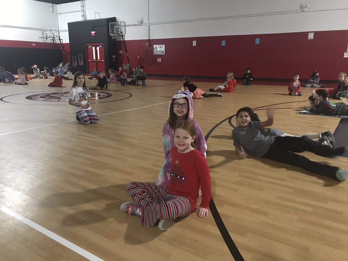 MrsSandrzyk's tweet photo. Pjs and principals for our December reward 🎄🙌🏻 #rvican #sd113allin #sd113a https://t.co/HhF2Gaz8Ks
