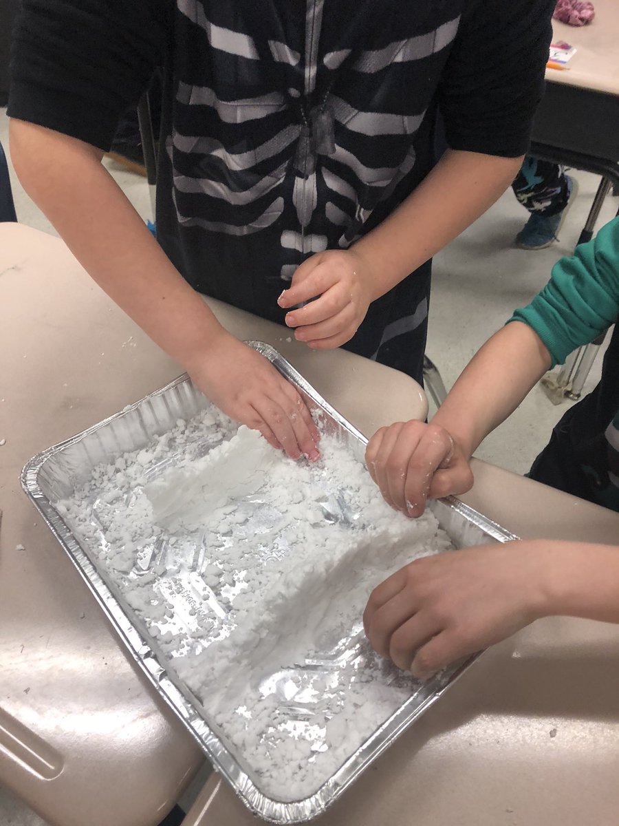 bkroars2nd's tweet photo. What can we build out of snow? #becreative We have snowmen, forts, and the Grinch’s home! https://t.co/7WnNd2gR6N