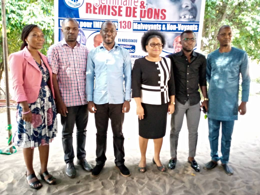 VIPWorldAfrica's tweet photo. La jrnée avc ss ptits anges a été extraordinaire🤓Dr TOGNIFODE Véronique; M. Aziz AGOSSOU, M. Elie Kodjoakou, DG de Hits Radio; M. le DG de CPSA.Ce fût un momt inoubliable🤩rempli d'impact🥳
Merci à vs qui avez été nos partenaires pr ce projet #bonapresmidi #VIPWorldAfrica https://t.co/JEZS5vFn96