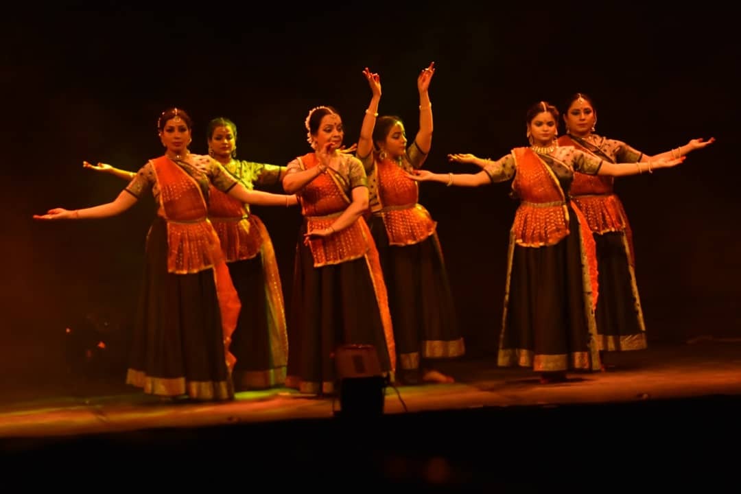 JKK_Jaipur's tweet photo. Kathak dance composition 'Saptaavart' by Prerana Shrimali was performed today on the fourth day of the 'Vividha-2' at #JKK.
.
.
#jawaharalakendrajaipur #Jawaharkalakendrajaipur #kathak #kathakdance #eventsinjaipur #festival #music #musicfest #dancefest #planets #graha #jaipur https://t.co/OjNf5BdkhU