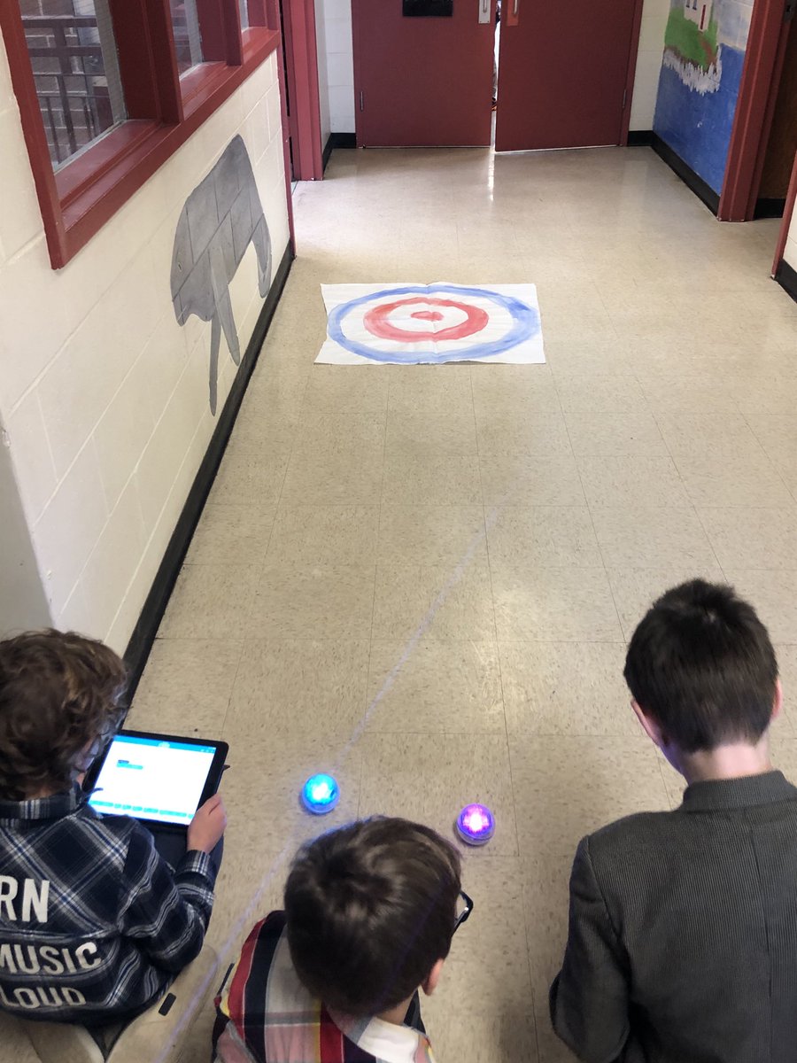 Seaside_elem's tweet image. Sphero curling in 5 Thompson today! #SeewhatIamlearning ,
⁦@TILTHRCE⁩