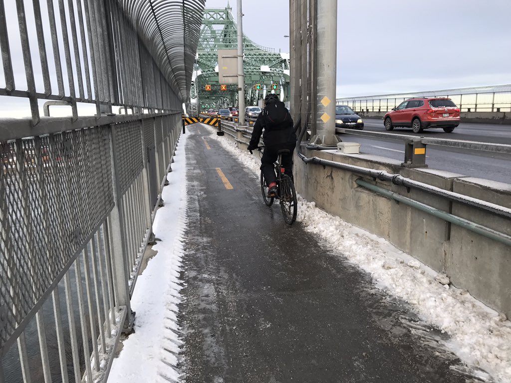 APCPontJCartier's tweet photo. Jeudi 8h30 Dernières photos 📸avant le début du projet de simulation d’exploitation hivernale de la piste du #pontJacquesCartier
Entretien 🧹❄️ mercr. pm & jeu. am donne de très bons résultats #véloMtl #runMtl #Mtl #Longueuil https://t.co/Vn9RRgP1KP