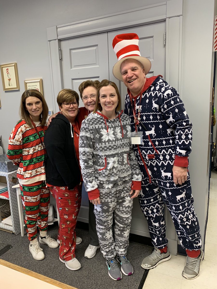 PrincipalTWelch's tweet photo. These 4 make the building run smoothly, not me! Sandy, Fran, Rosanne and Alison. Thank you ladies! https://t.co/PtslSAXs8W