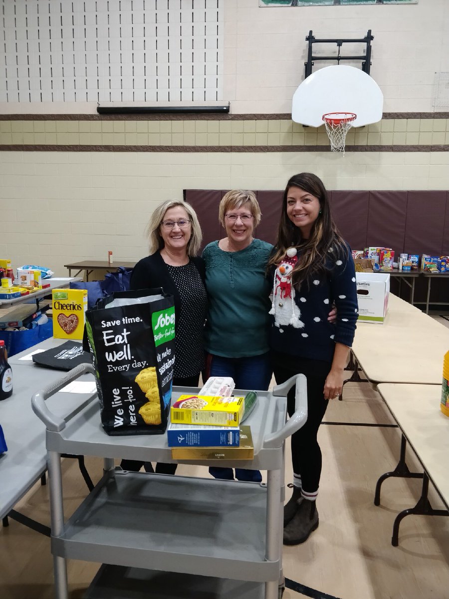 SleepTightWR's tweet photo. This is our 5th year dropping off YOUR donated pjs to Mill Courtland Community Centre. An incredible group providing food/necessities &amp; support to community members in need. This year thru $$ collected by groups, we could also provide $300 in gift cards! 🙏🏽 https://t.co/IfoqCYa0ZX