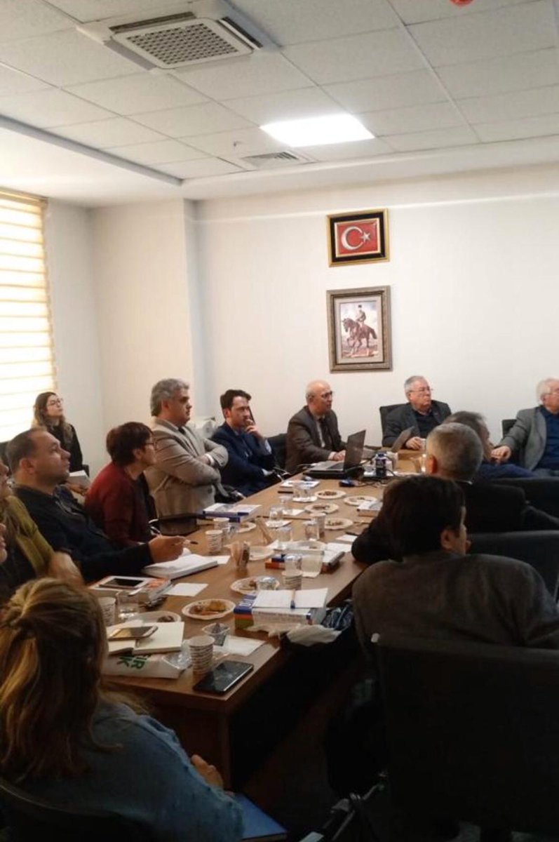 TDK_govtr's tweet photo. Türk Dil Kurumu Başkanı Prof. Dr. Gürer GÜLSEVİN, Ankara Hacı Bayram Veli Üniversitesinde katıldığı toplantıda öğretim üyeleriyle bir araya gelerek devam eden Köken Bilgisi Sözlüğü Projesi ile ilgili bilgiler verdi. https://t.co/msAhODjQAJ