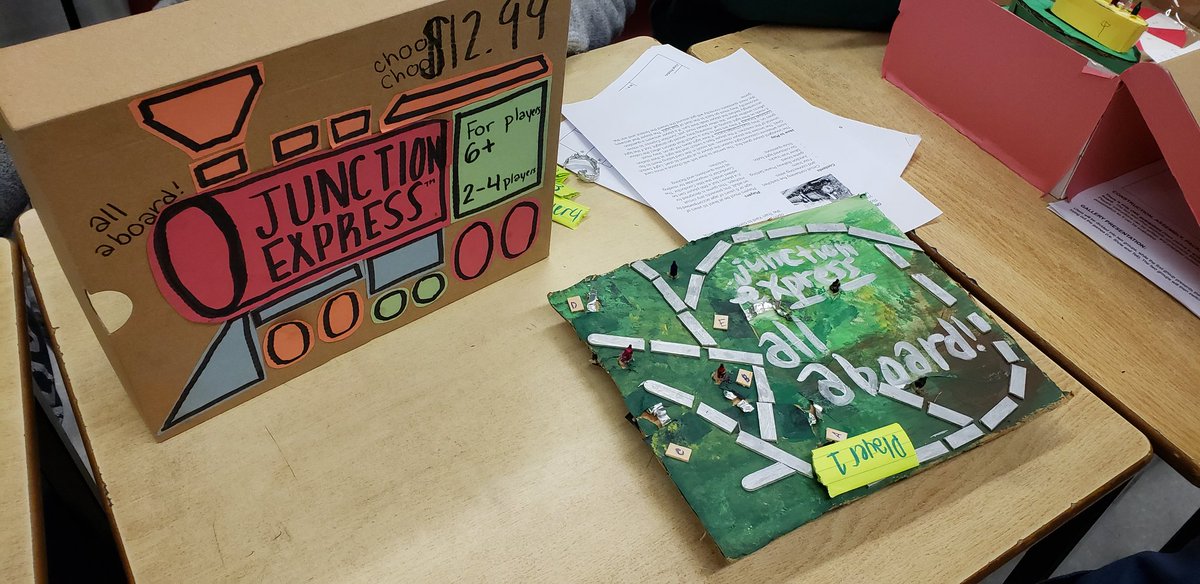OakTrafalgarHS's tweet photo. Cheers to Ms. LaPalme's class for their creativity and lighting up the day! https://t.co/f1ptXeMhme