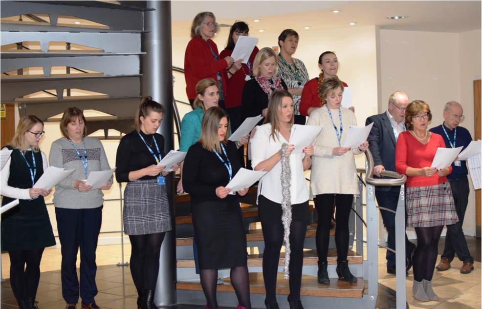 EjcGlosHealth's tweet photo. A huge Thank you to Annie Maccallum for once again leading our annual Christmas Carols at EJC. Also a huge thank you to @ShiltonNicola for taking up her time to teach BSL to our colleagues.. I think everyone did amazing 🎄 Merry Christmas Everyone @GlosHealthNHS https://t.co/b1EcvcqHF5