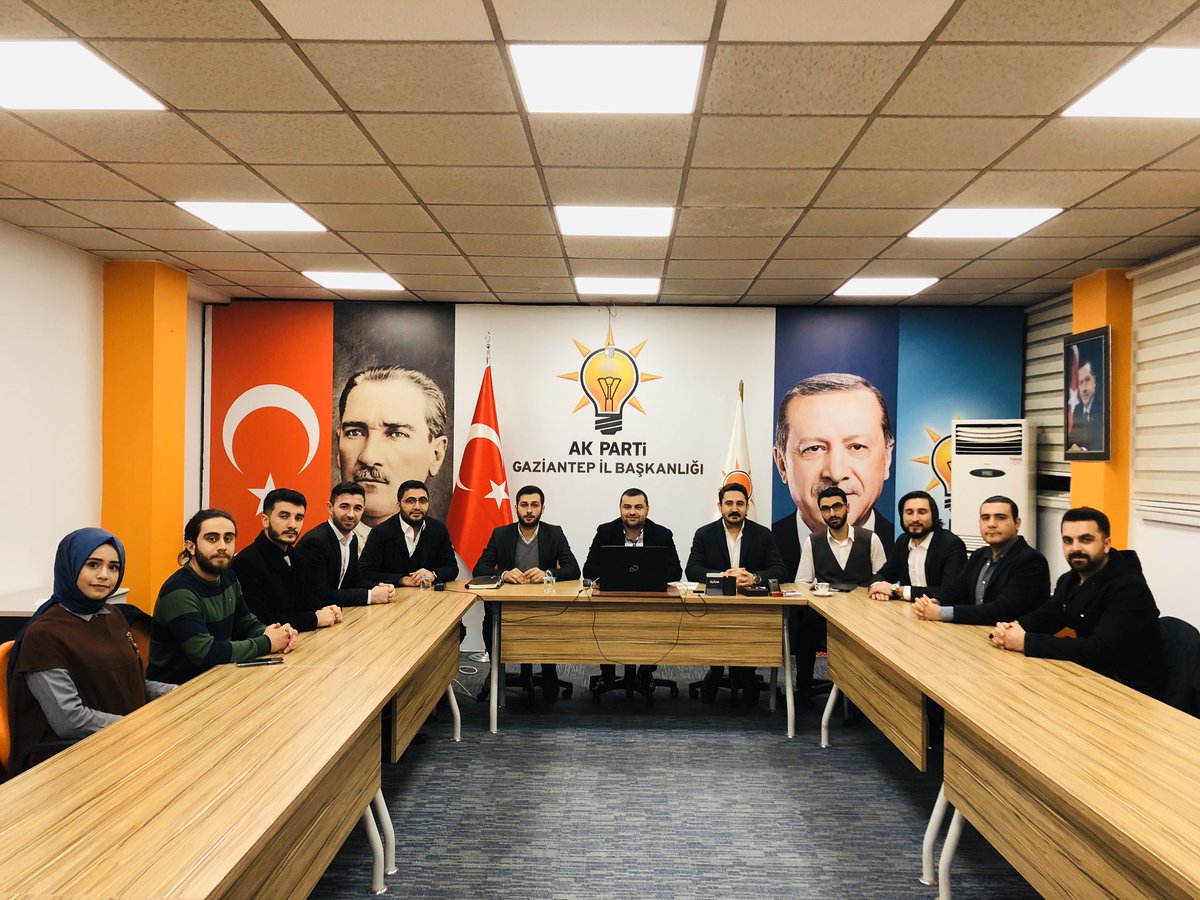 İl Gençlik Kolları Başkanımız <a href="/korkmaz_ab/">Abdullah Korkmaz</a> ’ın riyasetinde ve Yürütme Kurulu Üyelerimizin katılımlarıyla; İl Gençlik Kolları Yürütme Kurulu Toplantımız, İl Başkanlığında gerçekleştiriliyor.